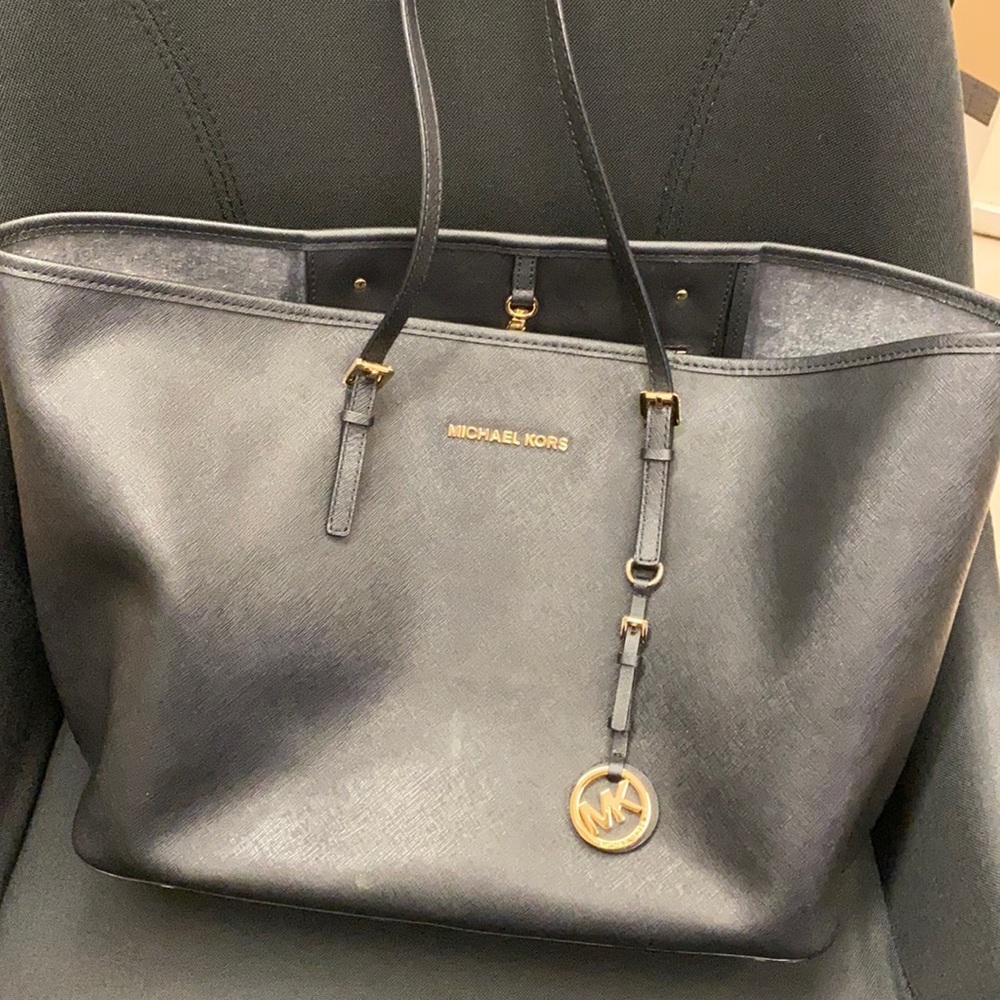 Michael Kors Jet Set black saffiano tote bag